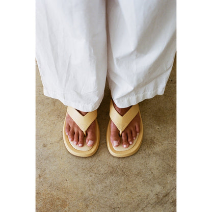 Mallorca flip flop sandal Butter | Matisse Footwear