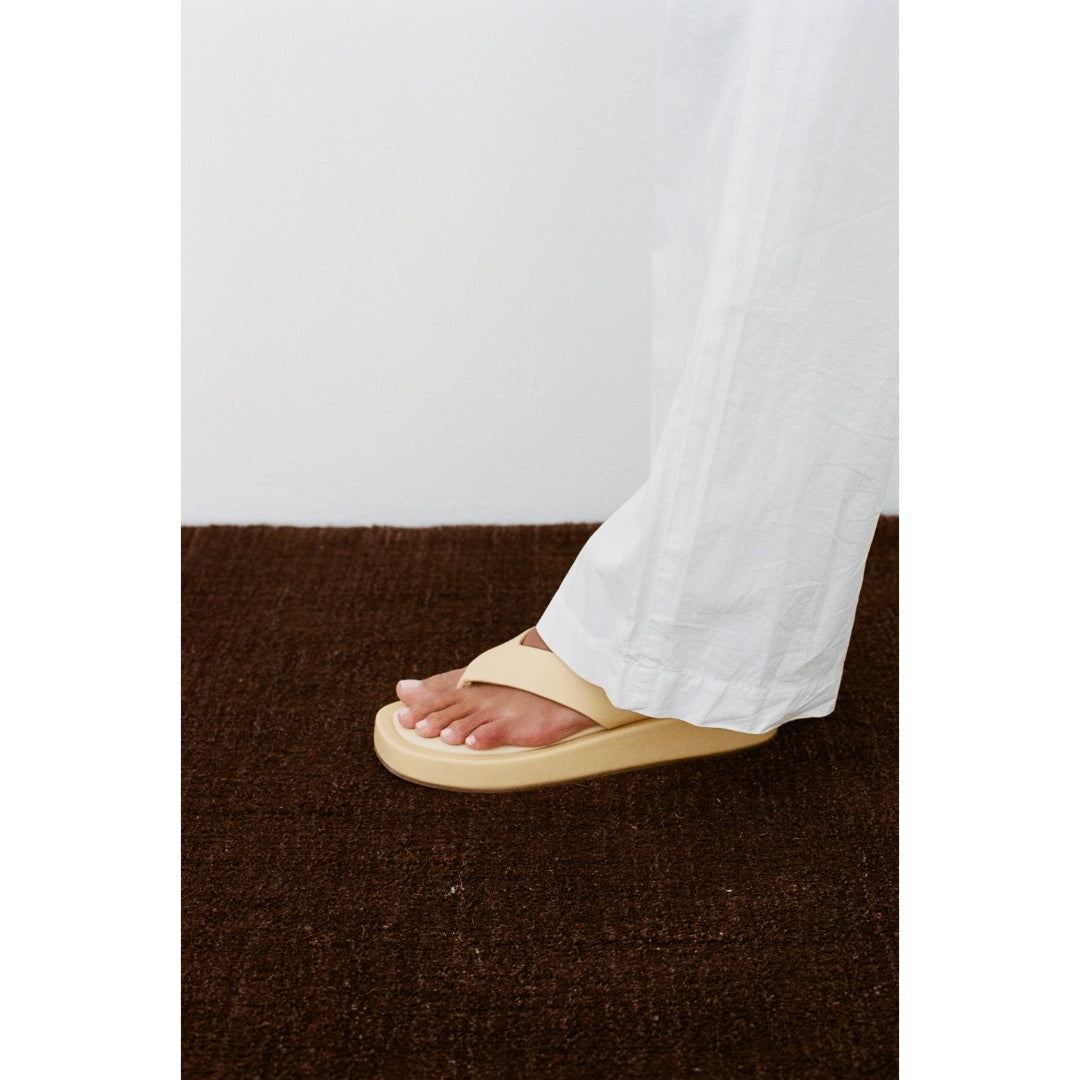 Mallorca flip flop sandal Butter | Matisse Footwear