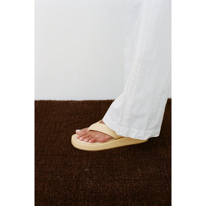 Mallorca flip flop sandal Butter | Matisse Footwear